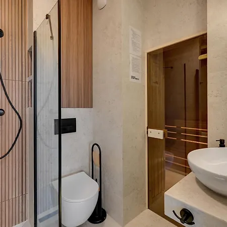 Horizon Sauna & Jacuzzi & Parking By Grand Apartme Appartamento *